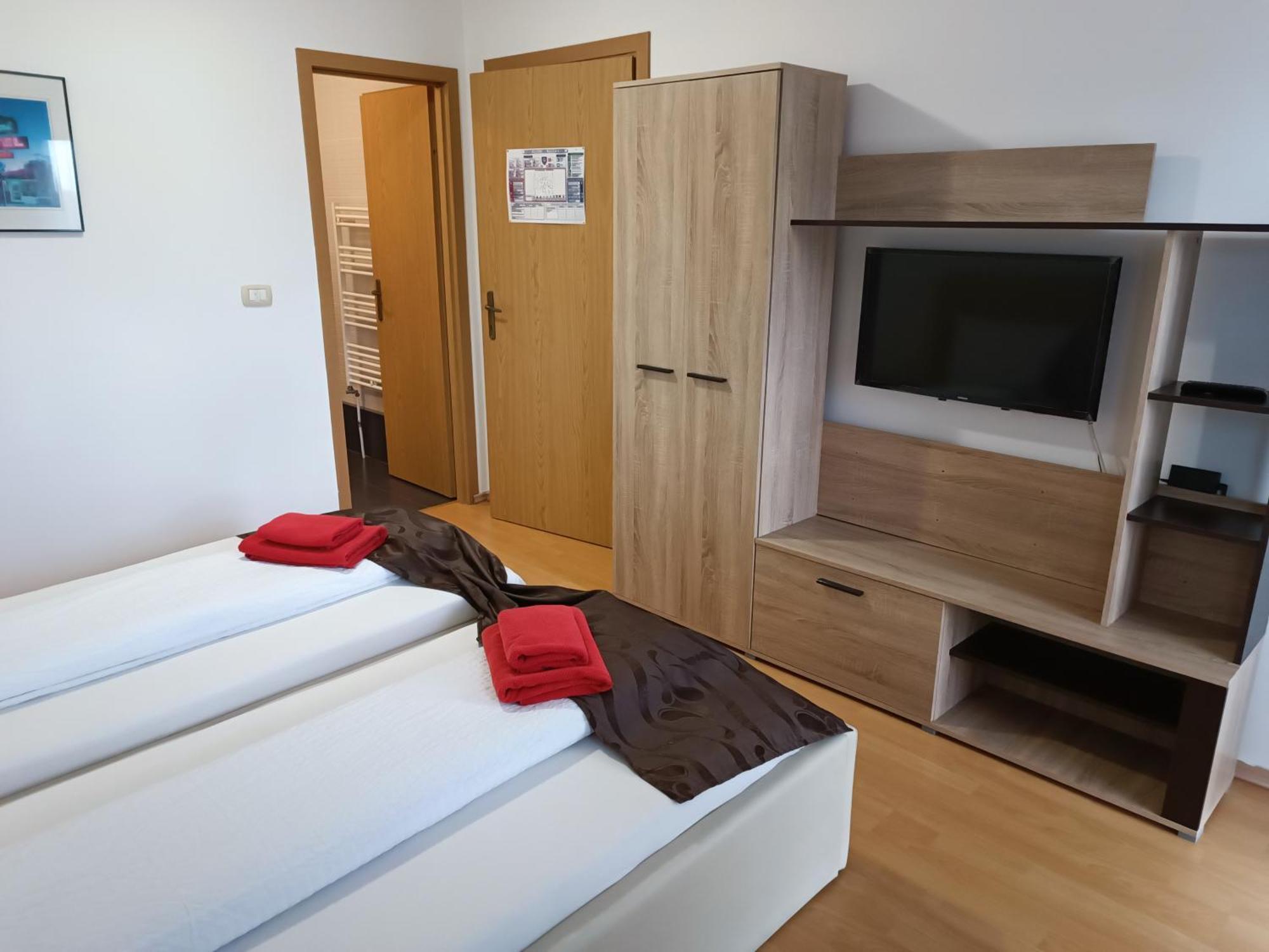 Family Pension Арад Екстериор снимка