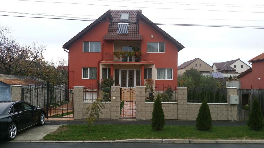 Family Pension Арад Екстериор снимка