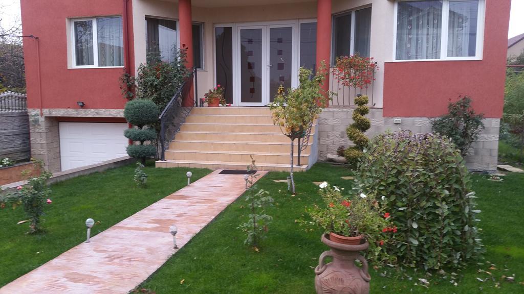 Family Pension Арад Екстериор снимка