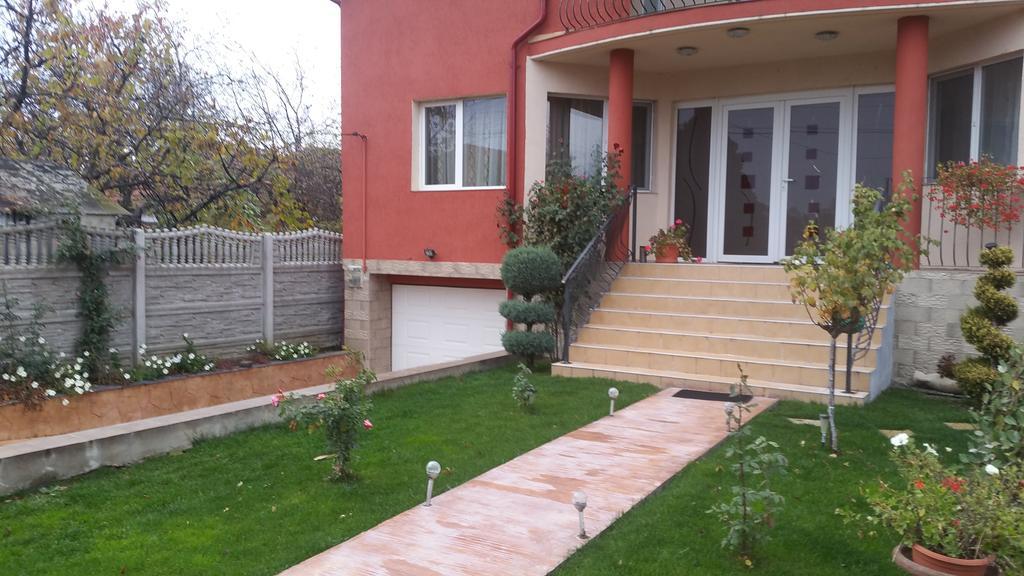 Family Pension Арад Екстериор снимка