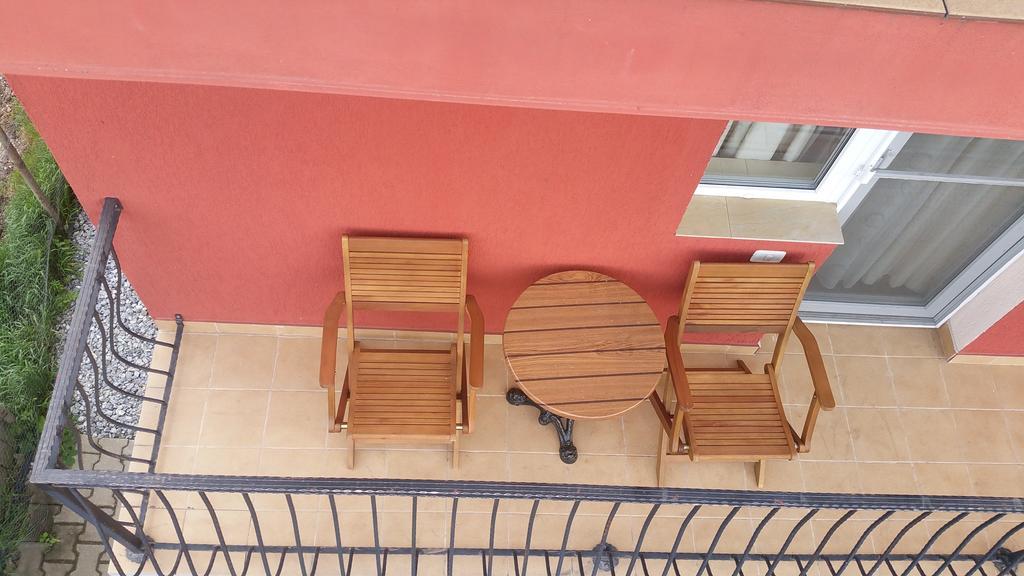 Family Pension Арад Екстериор снимка