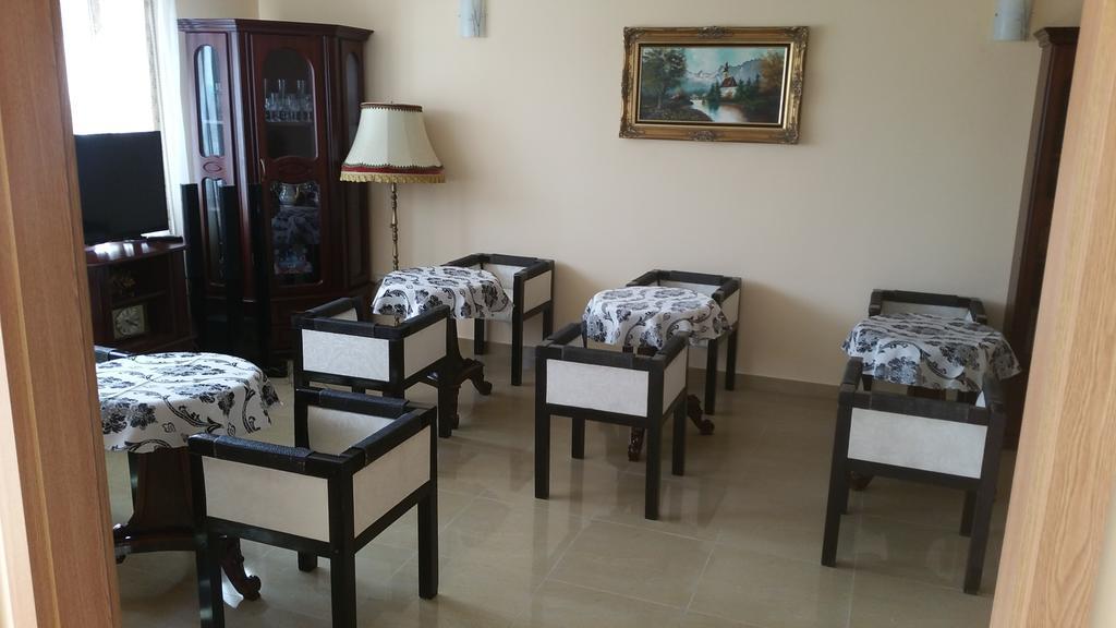 Family Pension Арад Екстериор снимка