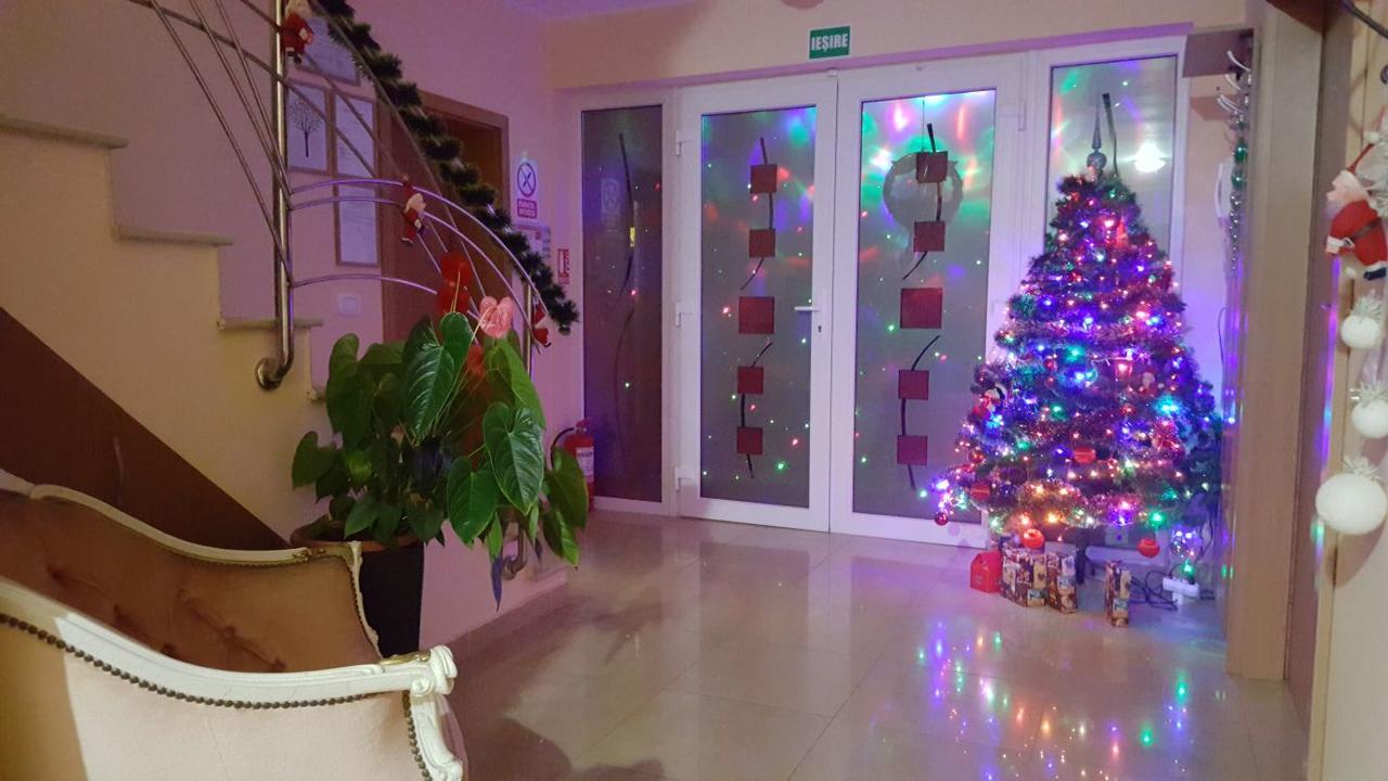 Family Pension Арад Екстериор снимка