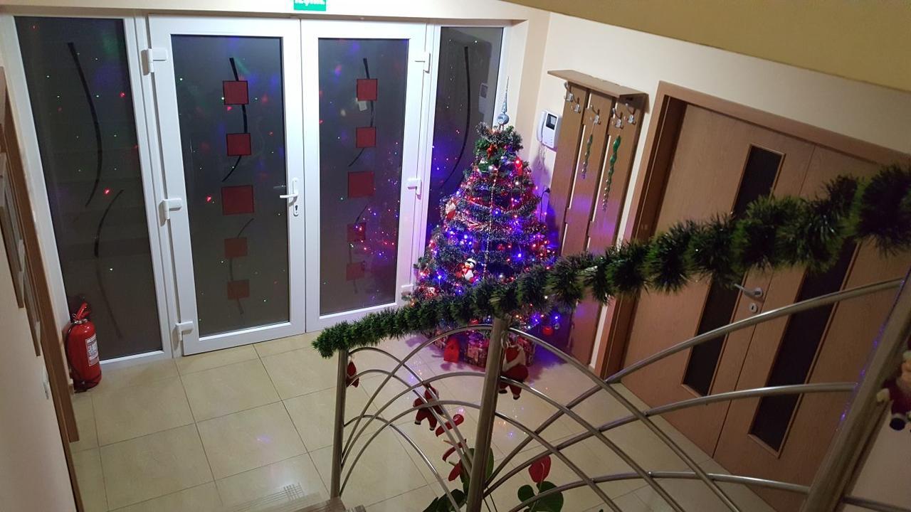 Family Pension Арад Екстериор снимка
