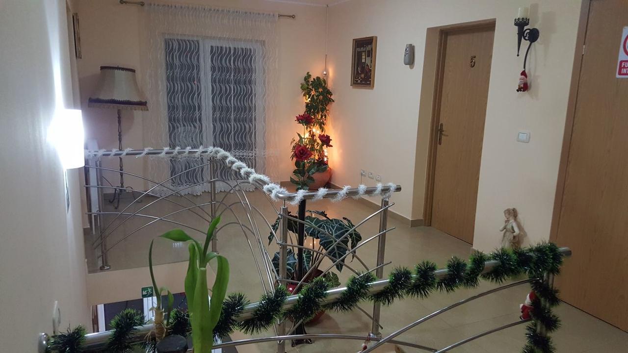 Family Pension Арад Екстериор снимка